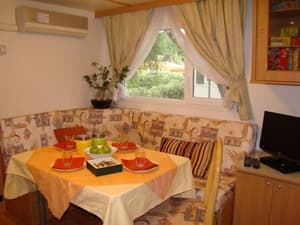 thumbnail: In-room dining