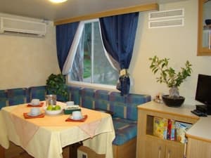 thumbnail: In-room dining