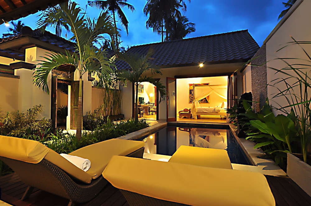 Private pool