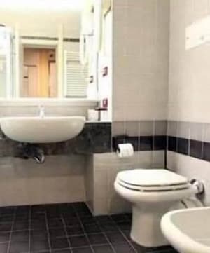 thumbnail: Bar (on property)