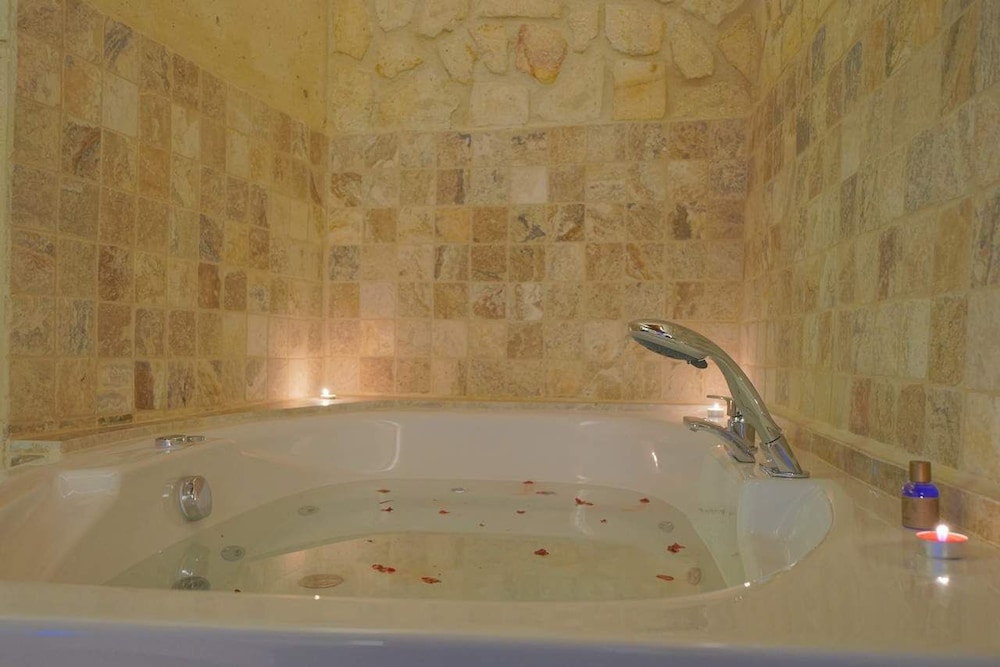 Jetted tub