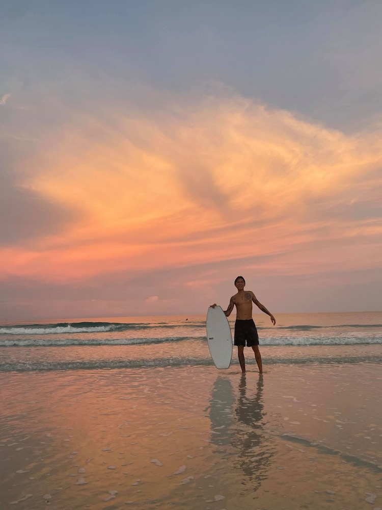 Surfing/boogie boarding