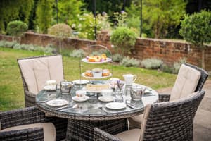 thumbnail: Outdoor dining