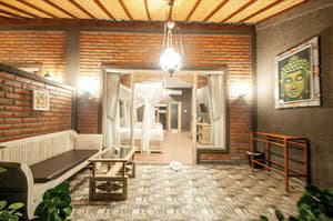 thumbnail: Interior