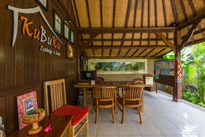 thumbnail: Poolside bar