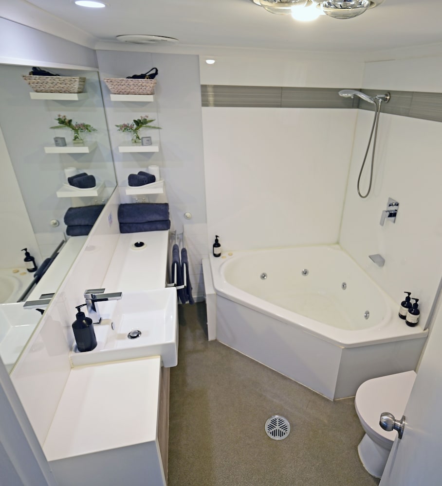 Jetted tub