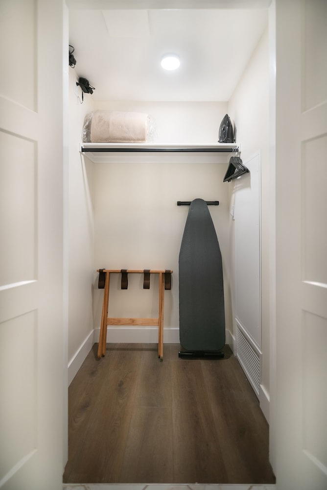Iron/ironing board