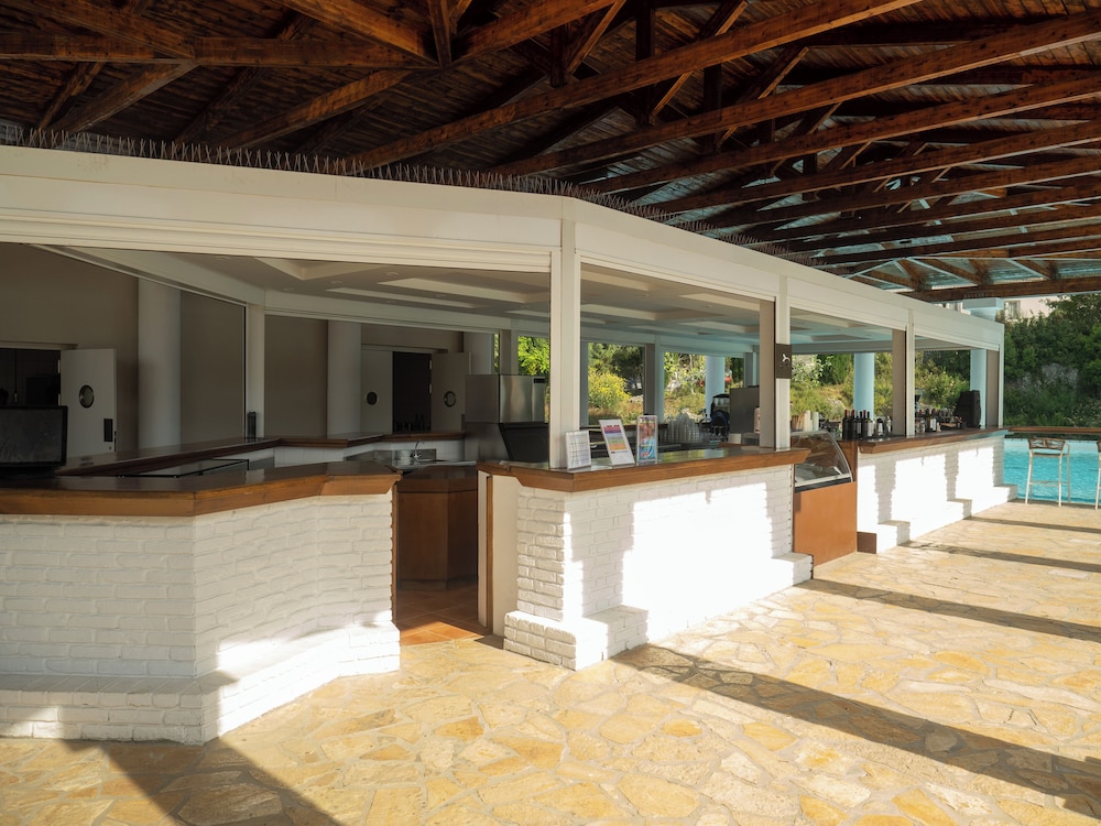 Poolside bar