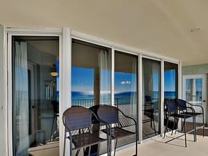 thumbnail: Outdoor dining