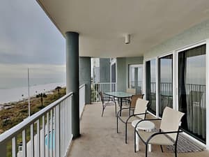 thumbnail: Outdoor dining
