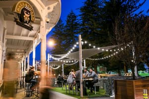 thumbnail: Bar (on property)