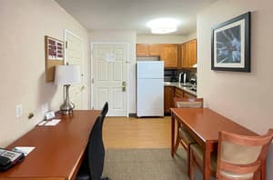 thumbnail: In-room dining