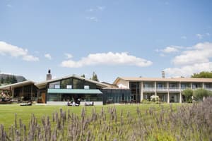 thumbnail: Front of property