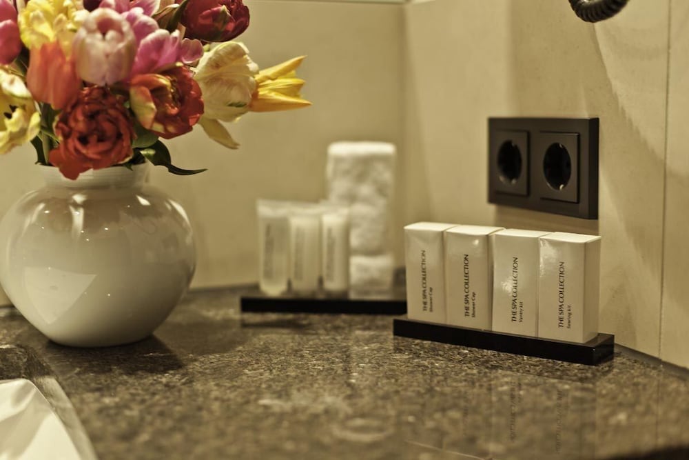 Bathroom amenities