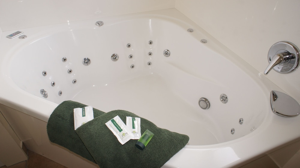 Jetted tub
