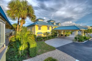 thumbnail: Front of property