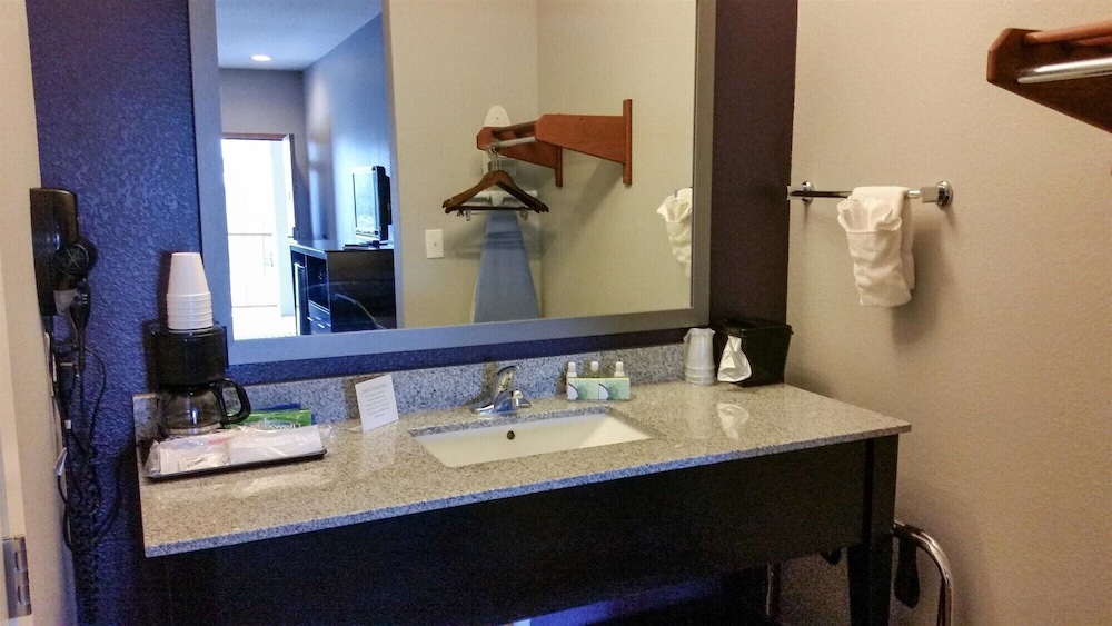 Bathroom sink