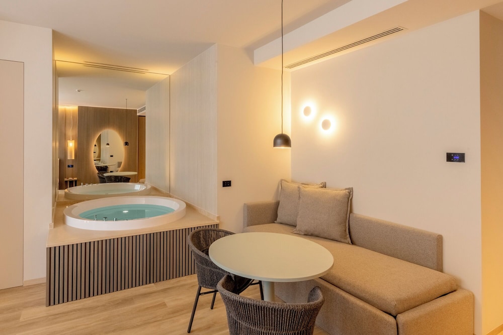 Private spa tub