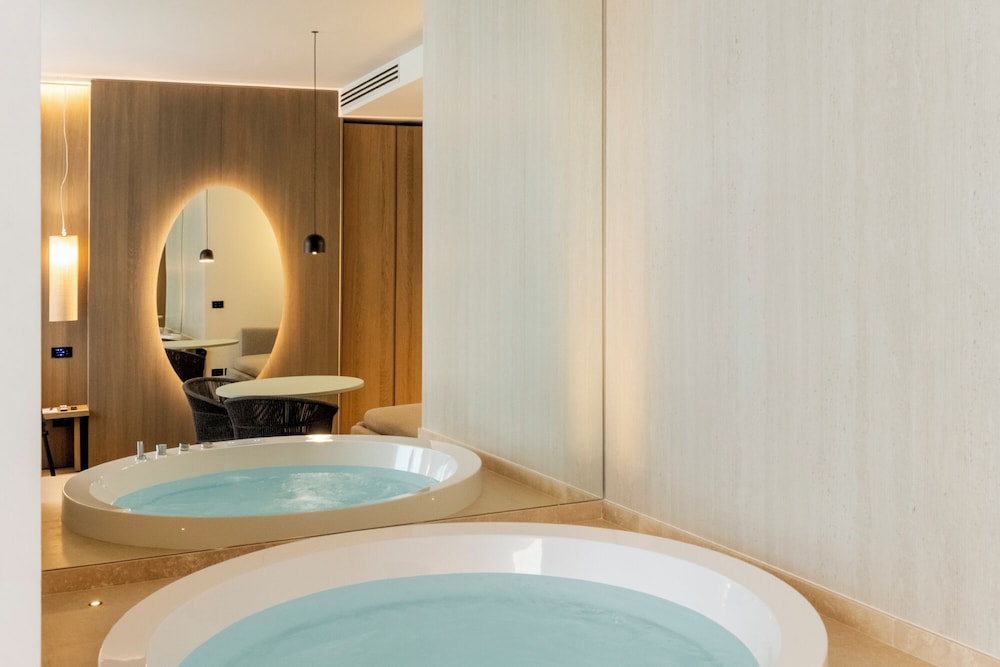 Private spa tub