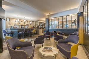 thumbnail: Bar (on property)