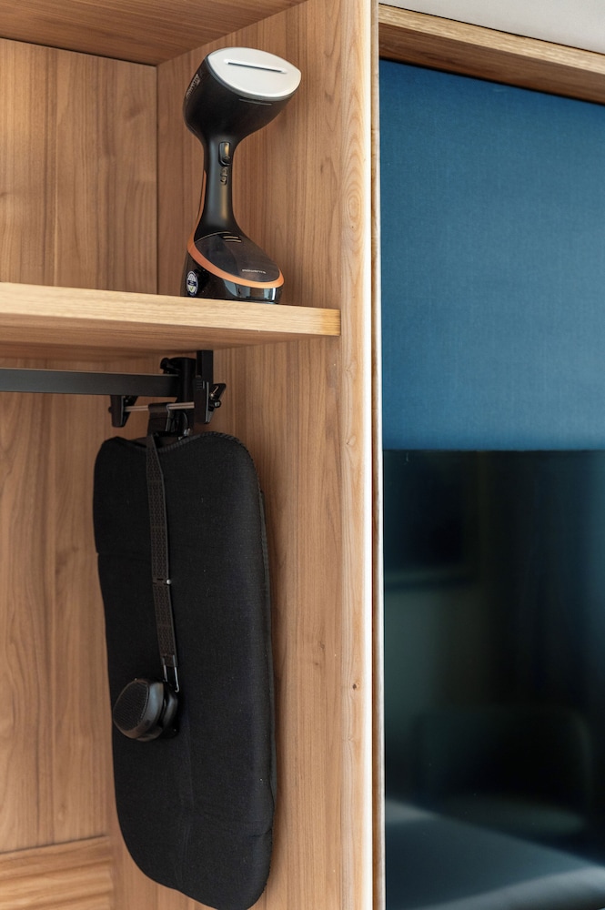 Iron/ironing board