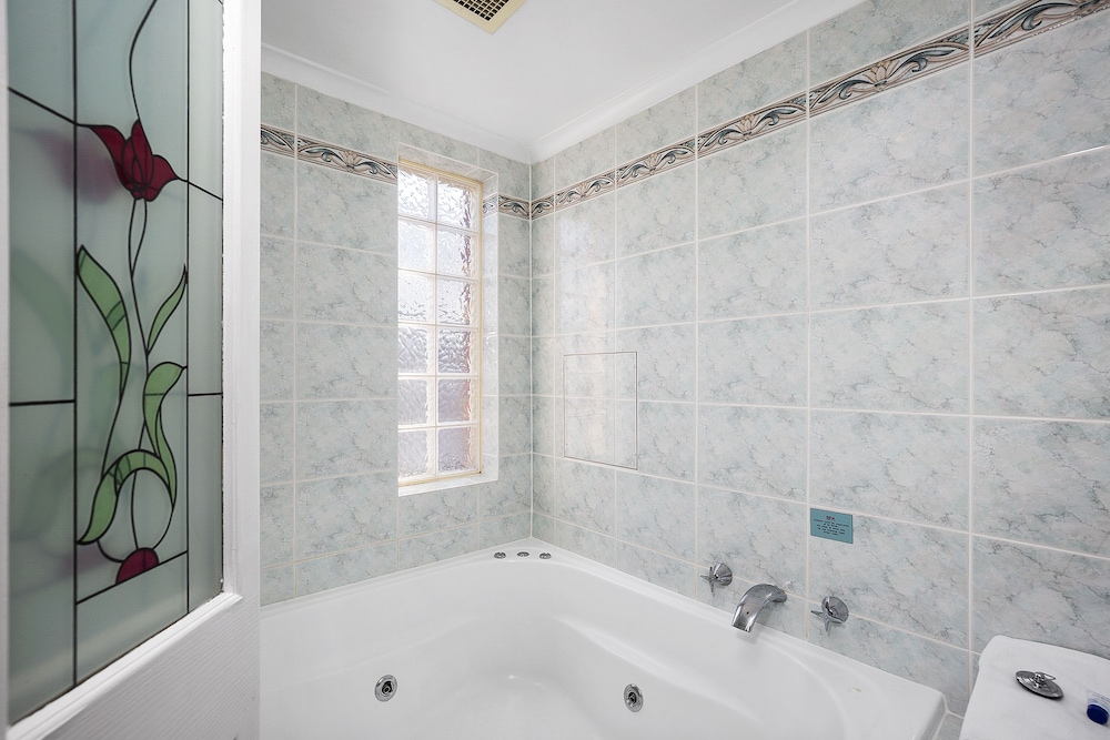Jetted tub