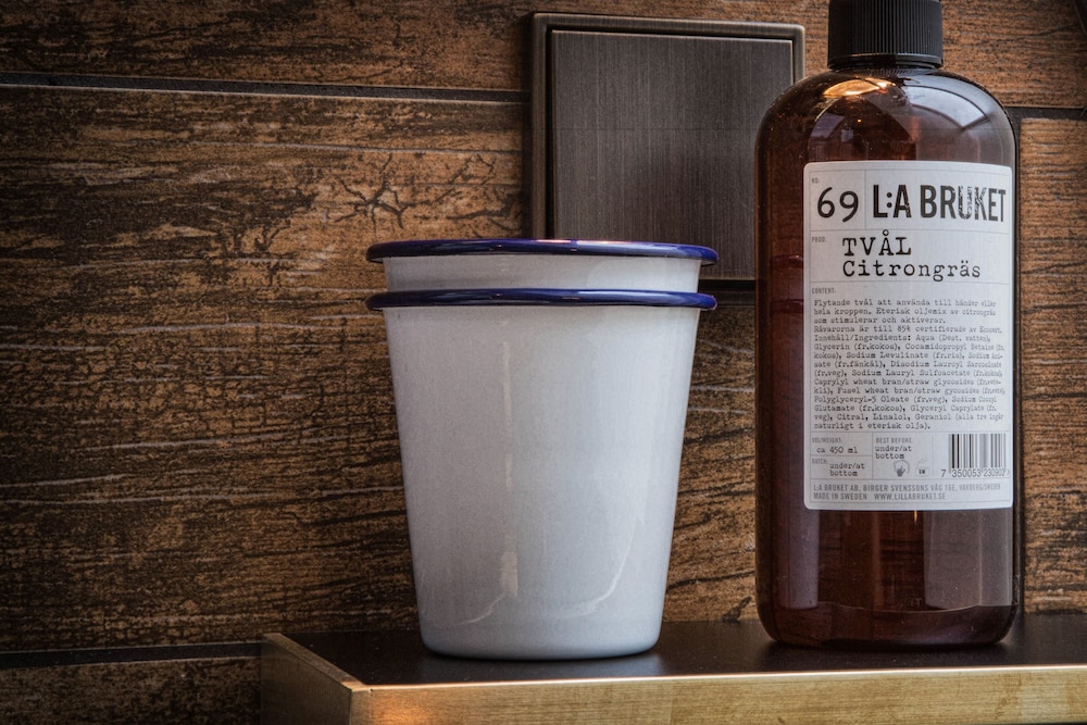 Bathroom amenities