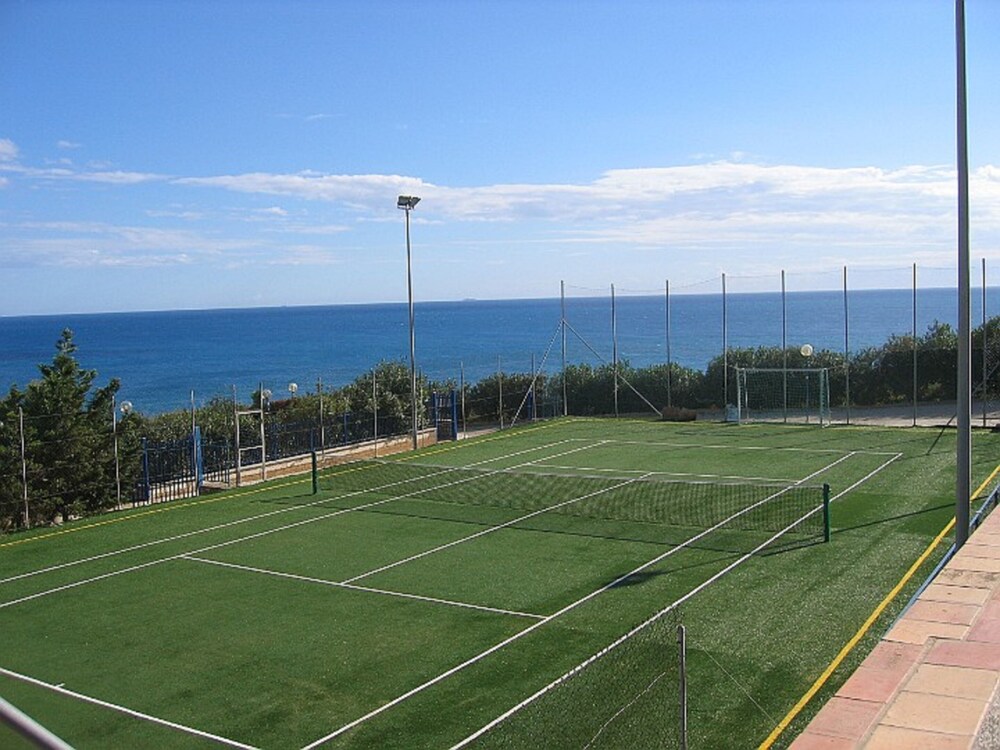 Tennis court
