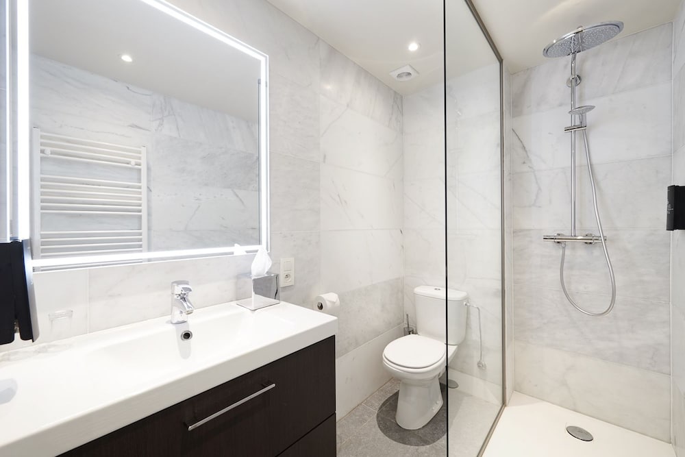 Bathroom shower