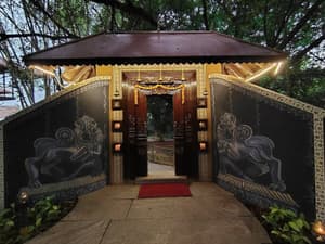 thumbnail: Property entrance