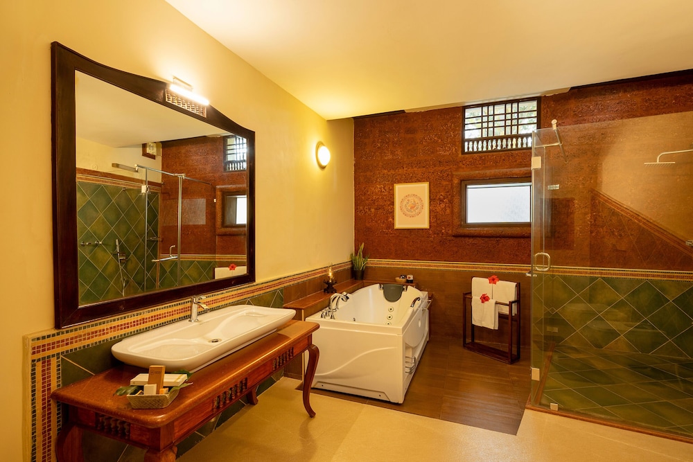 Deep soaking bathtub