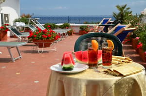 thumbnail: Outdoor dining