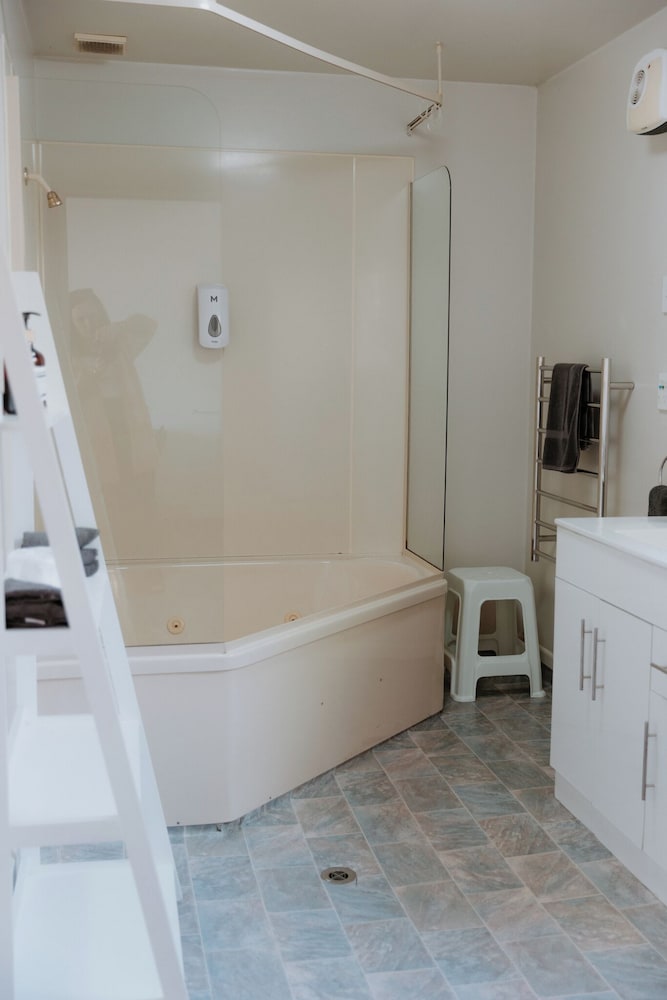 Private spa tub