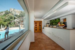 thumbnail: Poolside bar