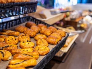 thumbnail: Breakfast area