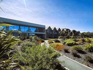 thumbnail: Front of property