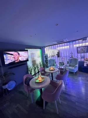 thumbnail: Lobby lounge