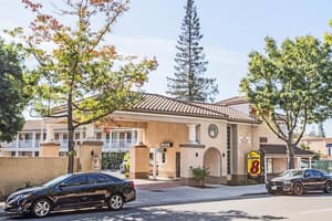 Super 8 by Wyndham Mountain View