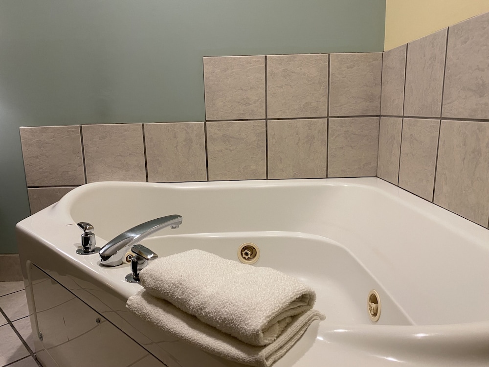Jetted tub