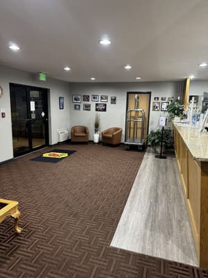 thumbnail: Lobby sitting area