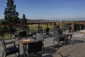 thumbnail: Outdoor dining