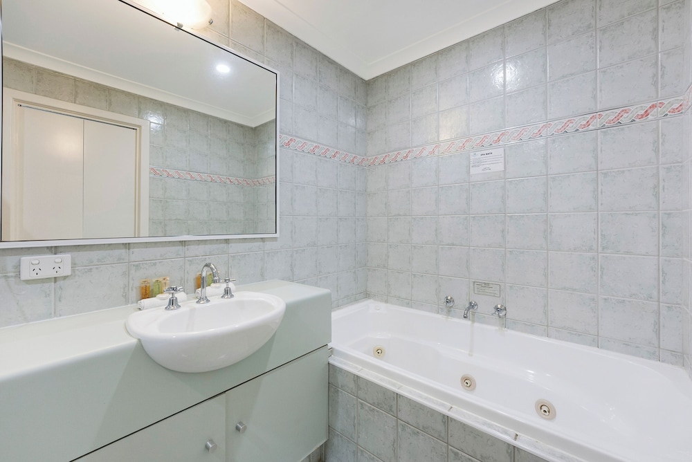 Private spa tub