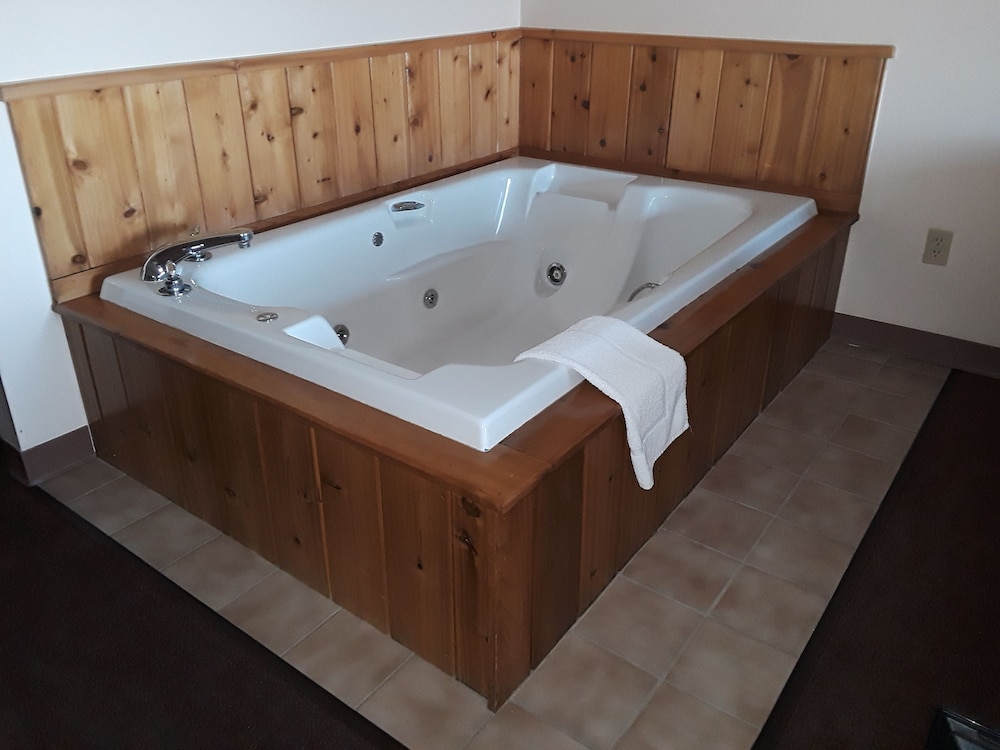 Jetted tub