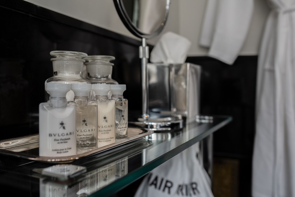 Bathroom amenities