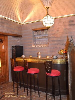 thumbnail: Bar (on property)