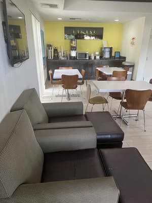 thumbnail: Breakfast area