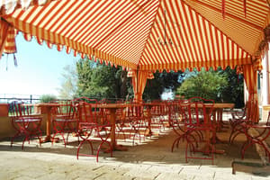thumbnail: Outdoor dining
