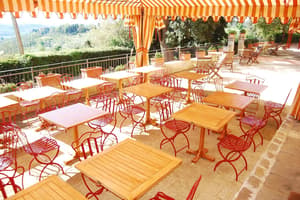 thumbnail: Outdoor dining