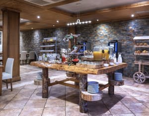 thumbnail: Reception hall