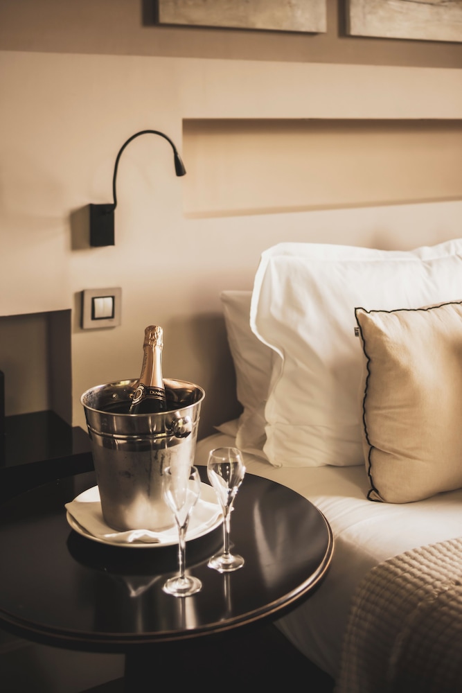 Champagne service